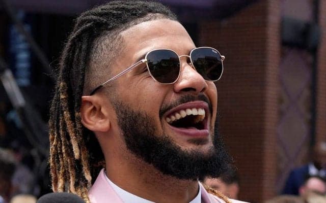 【MLB】タティスJr.がド派手ピンクスーツで魅了　美人妻と“金ペアルック”を決める猛者も