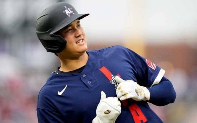 【MLB】大谷翔平へ多数のマイク　球宴出場後“メディア集結の1枚”に米記者「時の人オオタニ」