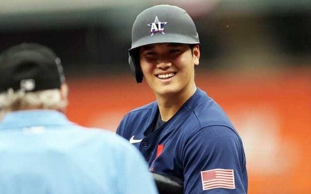 【MLB】大谷翔平、“紫カーペット”歩く爽やかコーデにLAも喝采「超カッコいい」「似合ってる」