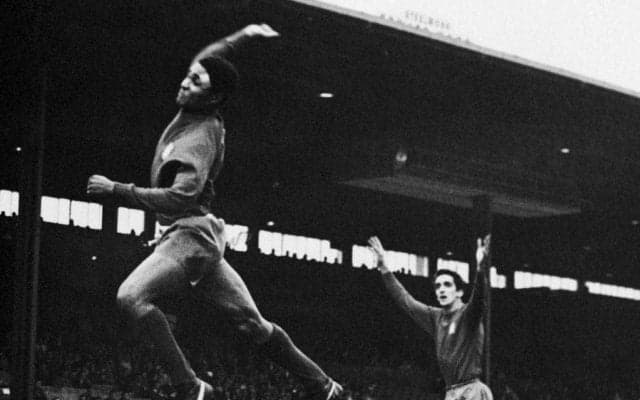 大住良之の「この世界のコーナーエリアから」連載第67回「過剰なゴールパフォーマンスの愚」(1)動物行動学で「18種類に分類」されたゴール後の行動