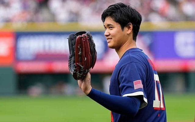 【MLB】大谷翔平とNFLレジェンドが対面　“楕円球投げ”の動きに米注目「アメフトできそう」