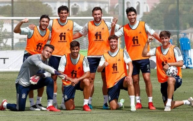 機体トラブルで出発1日遅れ、日本と17日に対戦するU-24スペイン代表が無事来日