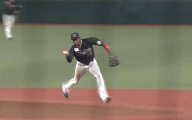 「左手のグラブは飾り」　打球“わしづかみ”で球場騒然、NPBで見られるメジャーリーグ