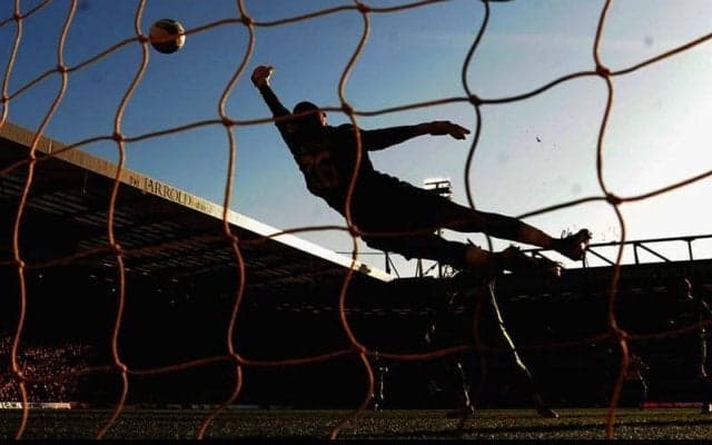 自陣から右足一閃！アフリカで生まれた“推定50ｍ弾”に反響「ありえない」