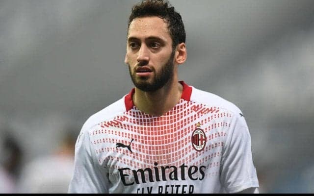 インテル移籍の理由を説明するチャルハノール「ミランで僕を本当に必要としていたのはピオリだけ」