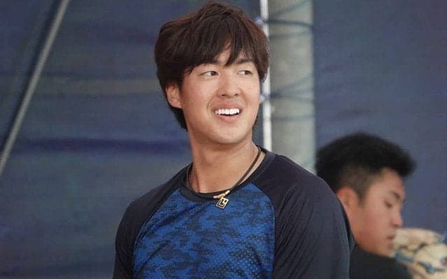 元チアもメロメロ「立ってるだけでカッコいい」　中日“美男子”右腕の私服姿