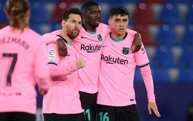 クレストの色が変化!? バルセロナの新アウェイユニフォームは「紫」