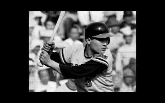 アゴを肩に乗せてホームランを打つ。長池徳士の武骨な打撃フォーム