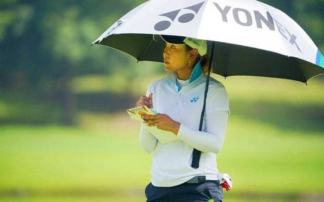 “ママさん”若林舞衣子が「63」で首位　6月末に亡くなった母へ誓い「後悔しないよう」