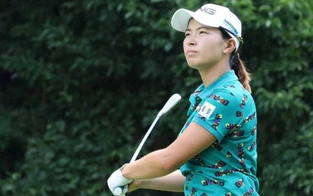 渋野日向子、国内復帰初日は暫定45位出遅れ　観衆の拍手喝采も「ほんっとうに暑い」