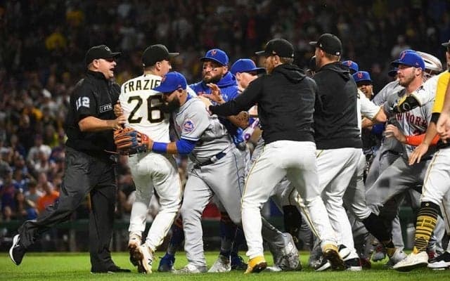 【MLB】ベンチは空っぽ、ブルペンまでフル稼働…　後半戦の“大乱闘初め”にファン興奮