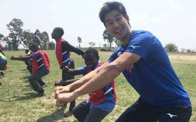アフリカの貧困地で陸上教室　日本すら知らない子供たちへ、30歳五輪スプリンターの貢献