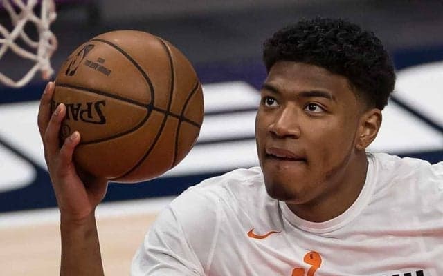 八村塁、216cmゴベアに堂々対峙　負けなかったアンドワン奪取にファン興奮「凄すぎる」