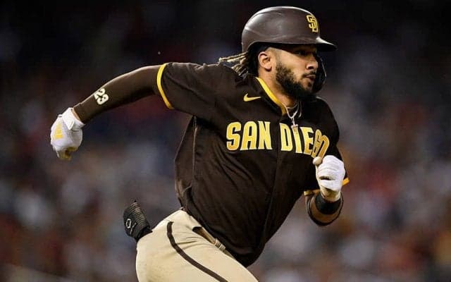 【MLB】バットに当てただけ、なのに二塁打…“魔法”のような走塁が「現実離れしている」