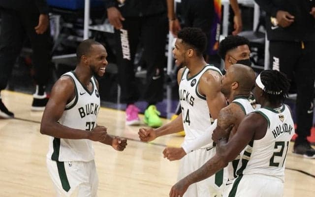 3連勝で優勝へ王手をかけたバックスのミドルトン「皆がいいプレーをしている時は…」