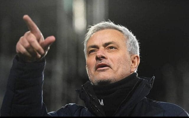 モウリーニョ監督がローマの練習場にドローンとスクリーンを導入!