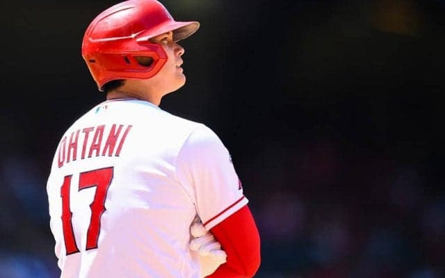 【MLB】「こんなにも大きいのか」大谷翔平、身長180センチ指揮官との2Sで際立つ存在感