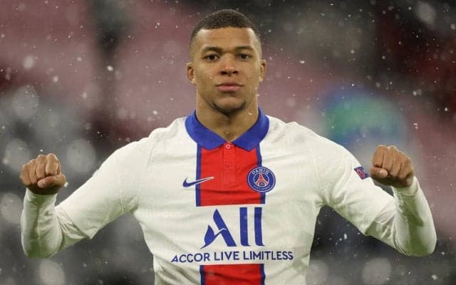 発表は間近か…PSG新アウェイユニの画像が流出、ピンクと黒がアクセントに