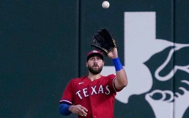 【MLB】「キャノン」「レーザー」意外性の男が三塁手のグラブへ飛び込む“ロケット送球”