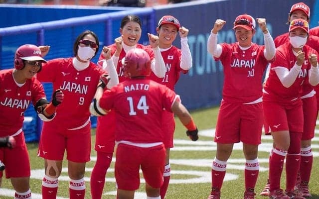 ソフト日本代表が東京五輪一番星　豪州に5回コールド、上野由岐子は4717日ぶり五輪白星