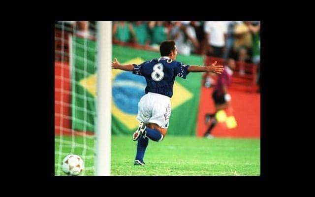 マイアミの奇跡から25年。伊東輝悦が振り返る得点シーン「ボールに触ろうかギリギリまで迷った」