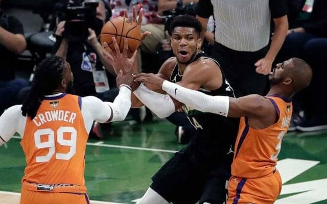 バックスが50年ぶりNBAファイナル制覇　ヤニス爆発50得点でMVP、サンズに2連敗→4連勝