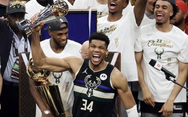 怒涛の4連勝でバックスが50年ぶり2回目の優勝…50得点のアデトクンボがMVP／NBAファイナル