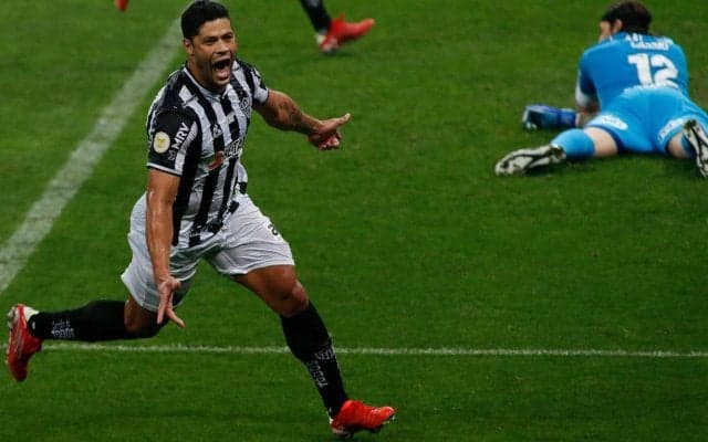 スタイル変更？ 元Jリーガー“超人”フッキがエゲつないコースへのコントロールFK！