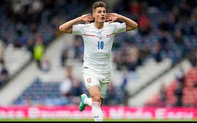 昨季のUEFA最優秀ゴール賞の最終候補出揃う! ユーロからはシックの超ロング弾など3ゴール選出