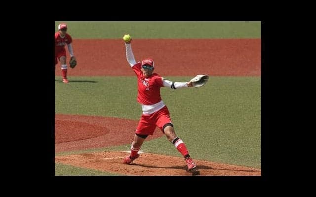 上野由岐子「もっと大胆に、感じるままに勝負した」。初回に苦戦もピッチング変更で五輪勝利に貢献