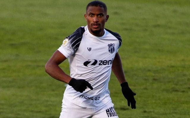 最下位脱出へ横浜FCが今夏5人目の外国人補強！ FWサウロ・ミネイロを完全移籍で獲得