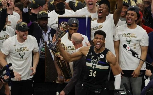 見事バックスを優勝へと導いたアデトクンボ「ここを離れることなんてできなかった」