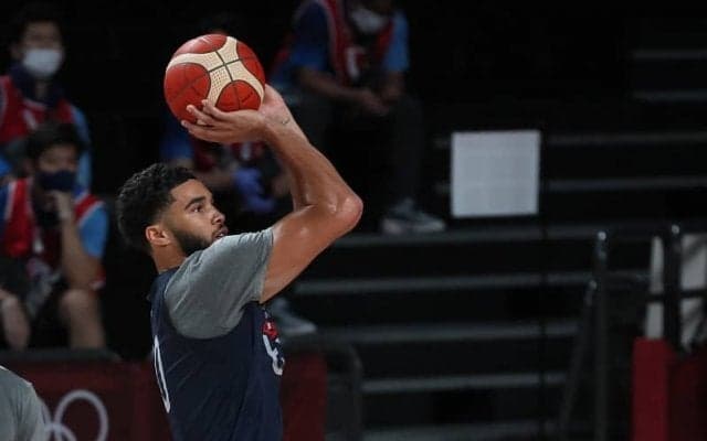 日本へ到着後、チーム練習をこなすテイタム「今起きていることにフォーカスしている」