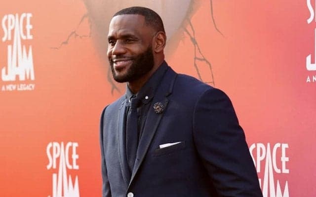 レブロン・ジェームズが現役NBA選手として史上初のビリオネア、保有資産が約1100億円に