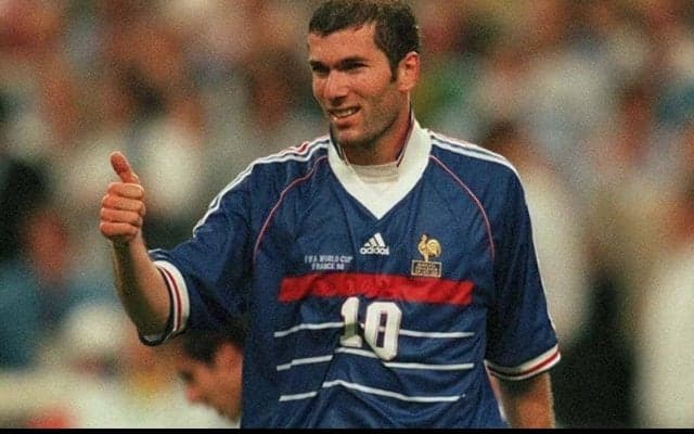 フランスW杯決勝のジダンのユニフォームが1200万円で落札！試合で着た保証はなし…