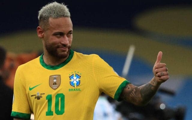 今度はヘリコプター！オフを満喫するネイマール、ヘアスタイルの次は16億円の自家用ヘリを公開！