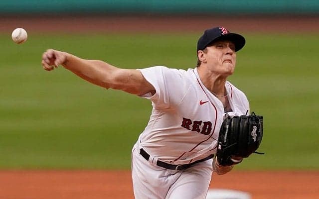 【MLB】「閲覧禁止の表示つけてよ」気分悪くなりそう…空振りしたボールが打者直撃の“魔球”