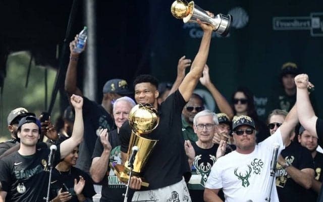 アデトクンボがジョーダン、オラジュワンに次ぐ快挙…ファイナルでの得点記録も