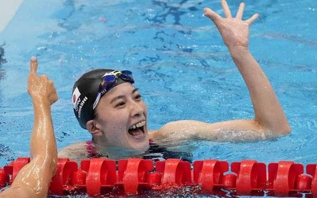 大橋悠依、400m個人メドレーで金！　競泳陣メダル1号に笑顔満開「自分信じて泳いだ」