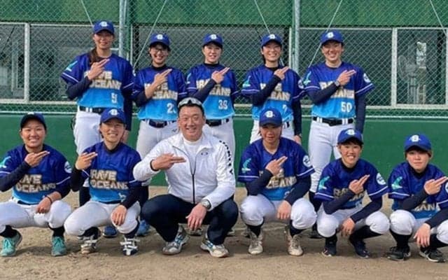 元阪神・金本監督から激励　“鉄人”の指導が淡路島の女子野球クラブにもたらしたもの