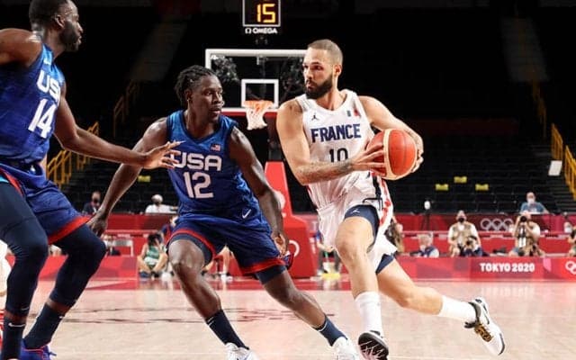フランス代表がアメリカ代表を撃破！　3連覇中の王者は出鼻を挫かれる黒星発進／東京オリンピック