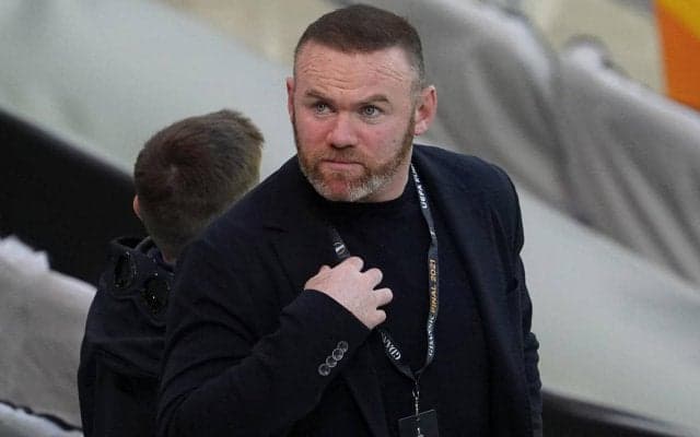 ルーニーが半裸の女性たちとホテルで熟睡している写真が流出…本人は警察に通報