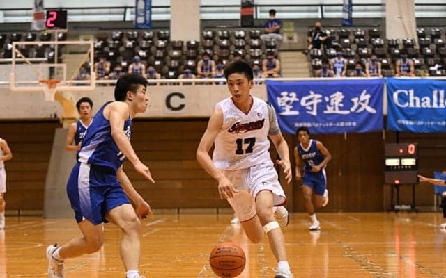 しなやかな動きを見せる白樺学園の山田哲汰…「ガードとしてゲームメイクができるように」
