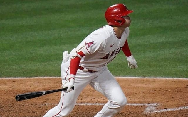 【MLB】大谷翔平、バット折りながらも先制打→二盗＆生還　先発投手なのにユニホーム“真っ黒”