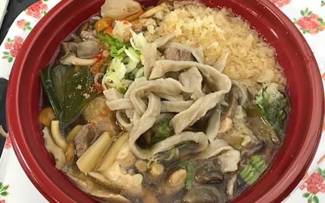 太麺が特徴的でボリュームたっぷり！ 門別競馬場の名店『いずみ食堂』を堪能