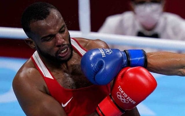 東京五輪ボクシングで“耳噛み”失格　海外メディア衝撃「タイソンの噛みつき彷彿」