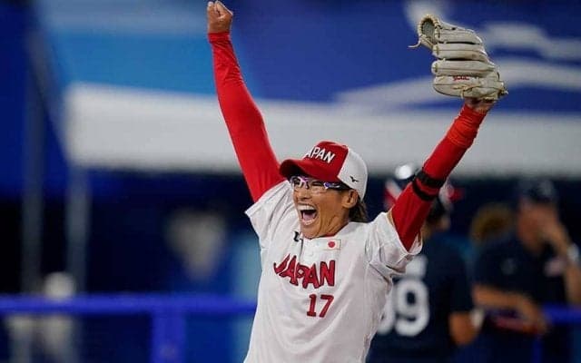 ソフト日本が金メダル！　13年ぶり五輪で2-0米国撃破、上野由岐子は涙で「夢」結実
