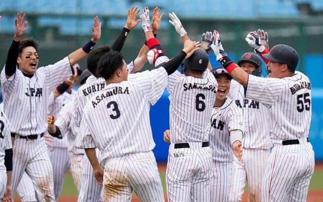 侍ジャパン、開幕戦で劇的サヨナラ勝ち！　甲斐同点スクイズ→坂本サヨナラ打で大逆転勝ち