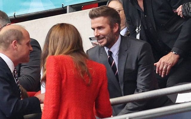 ベッカムがイタリアで職務質問される…警官はセルフィーも求める？