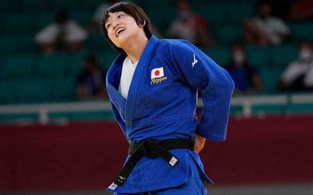 「県立高校で埼玉のはずれ」から五輪金メダル　新井千鶴の恩師がハンデを覆した工夫とは